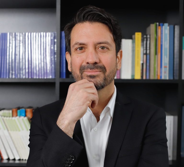 Dr. Cristóbal Carmona Caldera